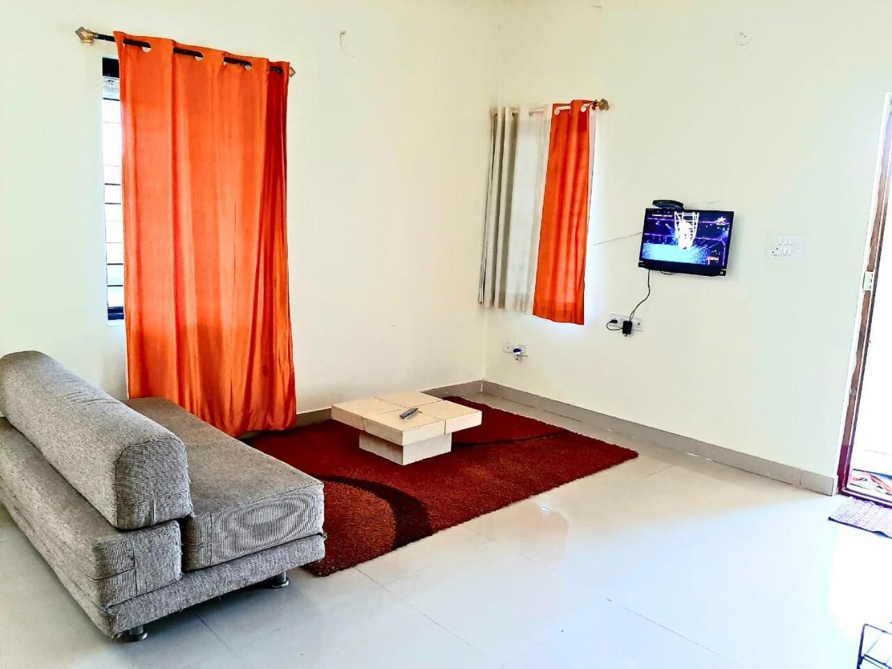 Golden Magnolia Homestay Бангалор Екстериор снимка